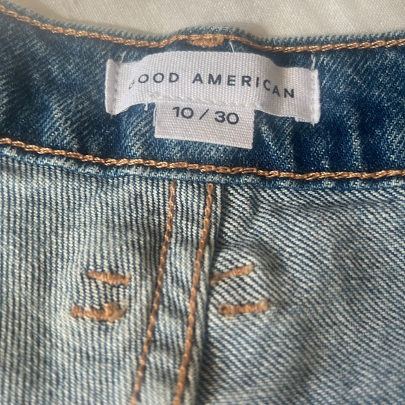 Ordered the wrong size. Never been worn or out on. - Picture 3 of 5